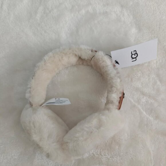 NWT UGG Classic Logo Genuine Dyed Shearling Earmuff - Picture 4 of 4